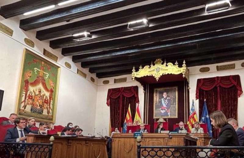 Imagen de archivo de un momento de un pleno del Ayuntamiento de Elche, en una imagen compartida en redes por el consistorio. /EPDA
