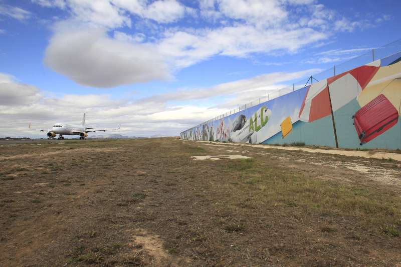 Imagen de archivo del aeropuerto internacional Alicante-Elche Miguel Hernndez. EFEMorell