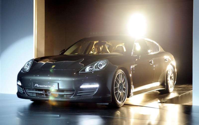 Porsche Panamera S. Archivo EFEMarijan Murat
