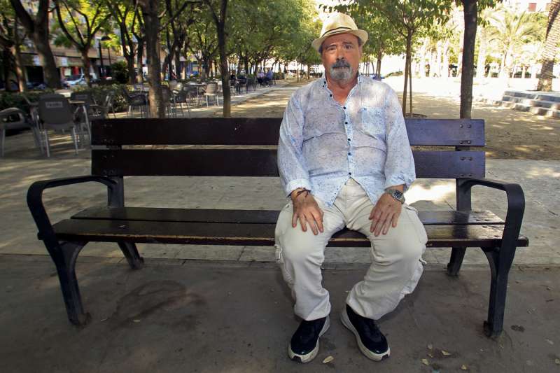 Jos Ignacio Villameriel, un jubilado de 78 aos y residente en Alicante durante la entrevista con EFE tras haber denunciado ante la Polica Nacional haber perdido todos sus ahorros vctima de una estafa del amor creada con Inteligencia Artificial (IA). EFEMorell
