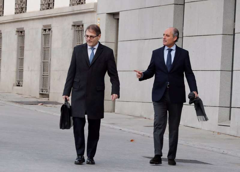 El expresidente valenciano Francisco Camps (d) a la llegada de la Audiencia Nacional. EFE/Zipi/Archivo
