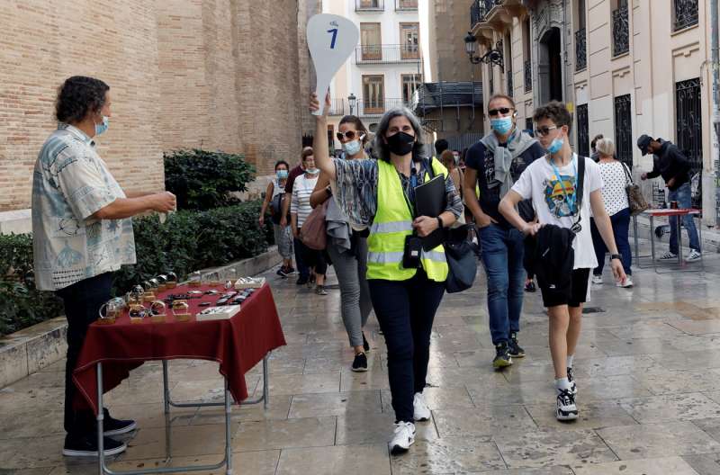 Turistas caminando por el centro de Valencia. /EFE