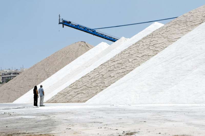 La situaciÃ³n meteorolÃ³gica ha permitido que el espesor de las lÃ¡minas de sal se sitÃºen en estos momentos en torno a los 100 u 110 milÃ­metros