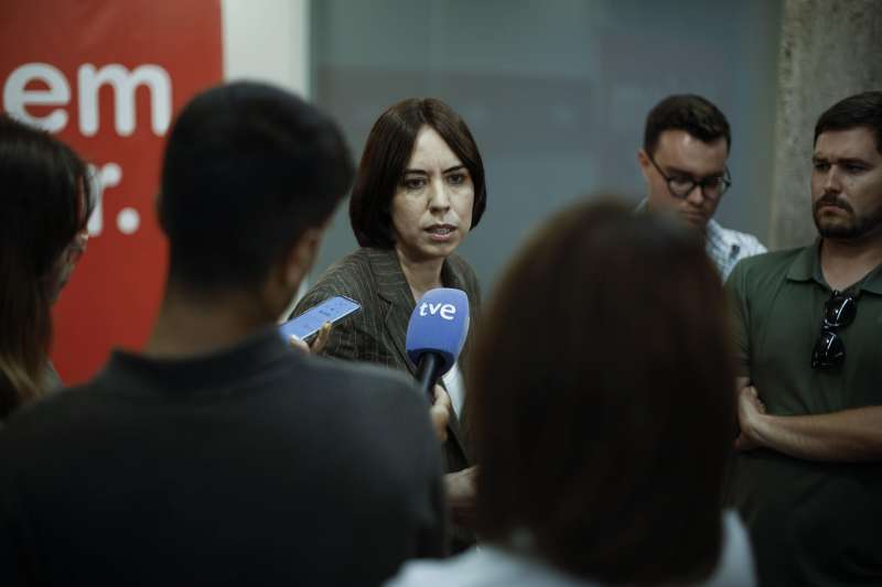 La secretaria general del PSPV-PSOE y ministra de Ciencia y Universidades, Diana Morant (centro). EFEBiel Alio
