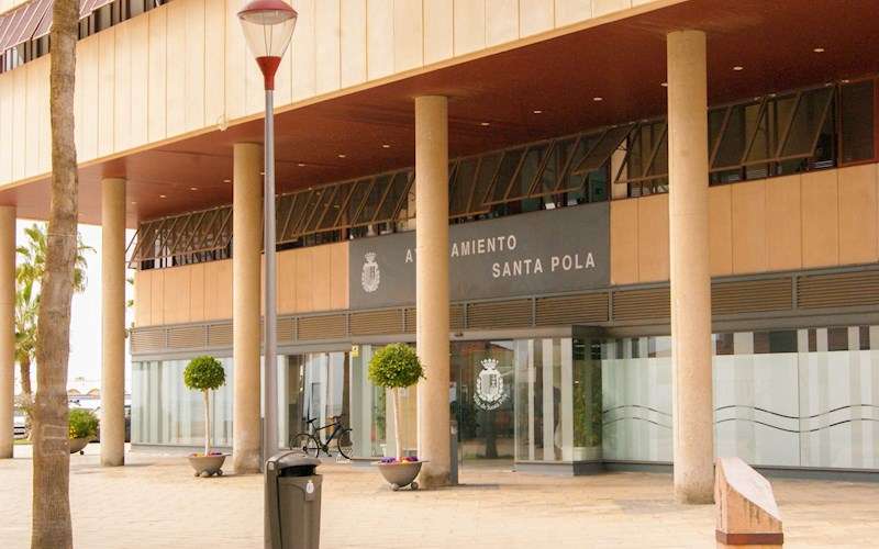 Fachada del Ayuntamiento de Santa Pola, en una imagen oficial de la Corporación. /EFE