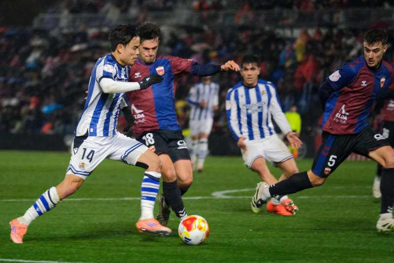 Un momento del partido de dieciseisavos de la Copa del Rey que CD Eldense y Real Sociedad disputaron en el estadio Nuevo Pepico Amat, en Elda. EFEPablo Miranzo
