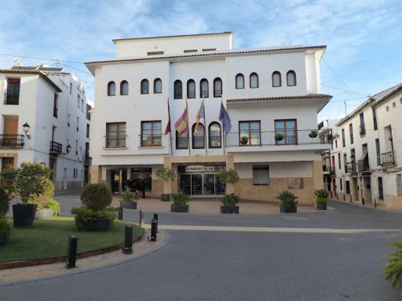 La fachada del ayuntamiento de La Nucía. EPDA