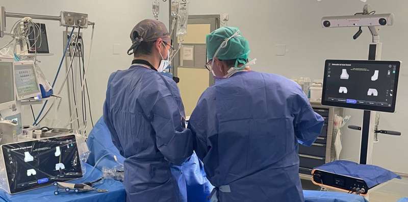 La nova tecnologia permet reduir el dolor postoperatori i afavorir una recuperació més ràpida./EPDA