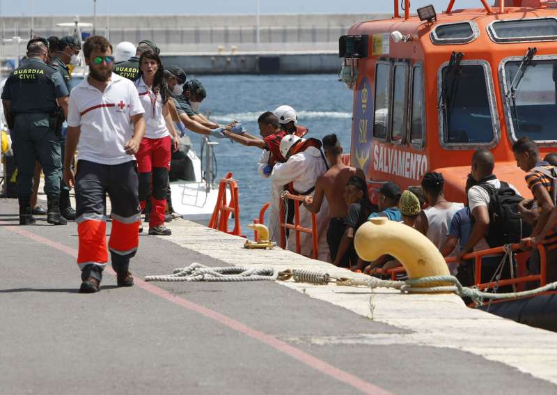 Inmigrantes rescatados en Alicante, en una imagen de archivo. EFE/Morell/Archivo
