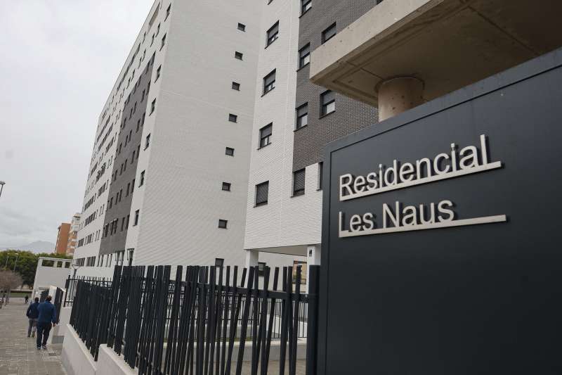 Entrada al residencial de viviendas VPP Les Naus objeto de la investigaci�n. EFEPep Morell
