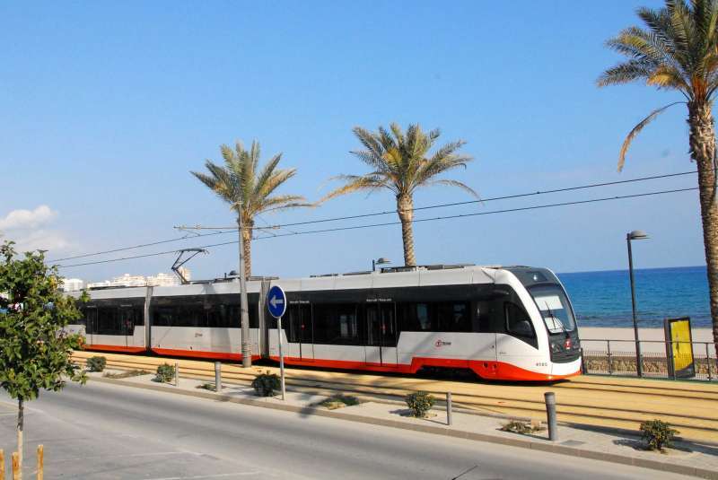 El TRAM se consolida como uno de los medios de transporte de referencia en la provincia de Alicante. /EPDA
