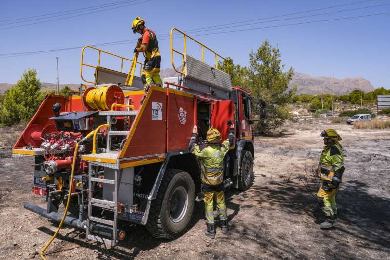 Bomberos del consorcio provincial de Alicante en una imagen de archivo. EFEPablo Miranzo