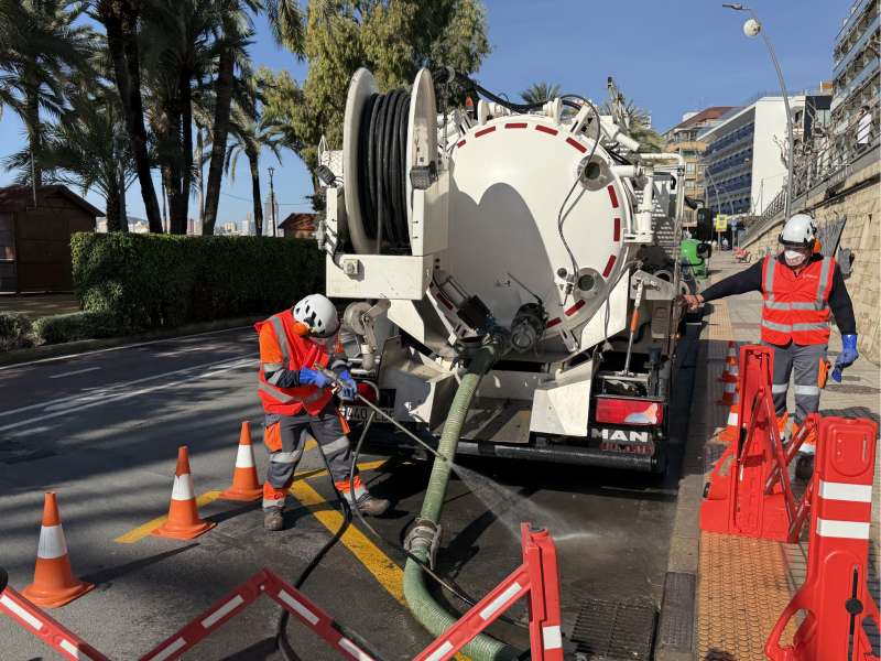 El sistema de alcantarillado de Benidorm es una compleja infraestructura de m�s de 120 km de colectores, 4.000 pozos de registro, bombeos, etc,EPDA